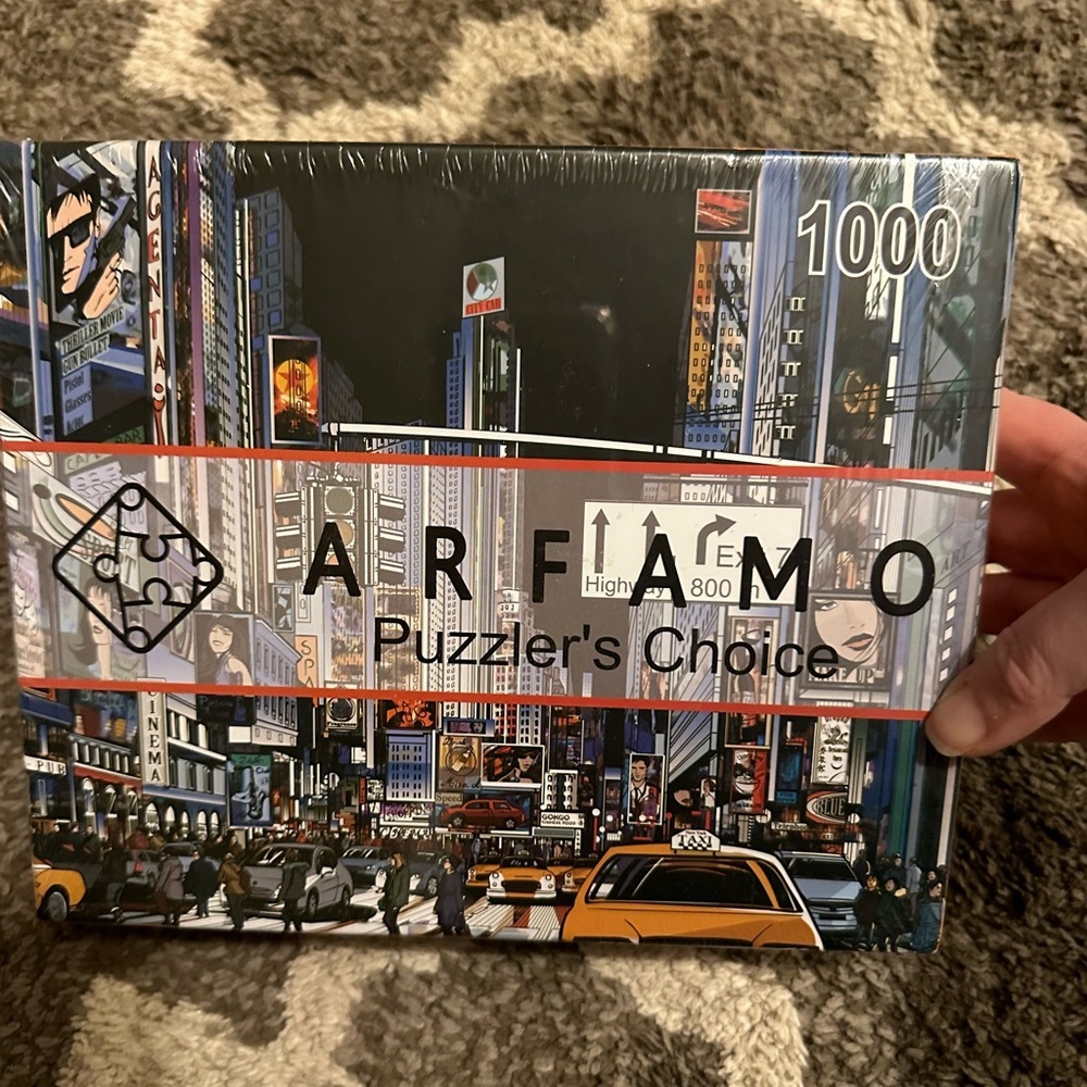 NWOT 1,000 piece puzzle